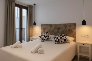 Tabla de planchar con plancha, wifi y ropa de cama 