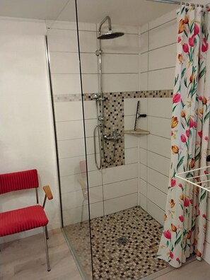 Hair dryer, towels, soap, toilet paper - Small cozy vacation apartment in the Lewitz (Banzkow)