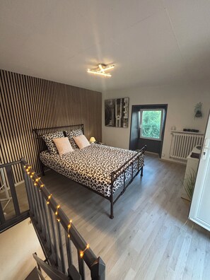 1 غرفة نوم وسرير سفر