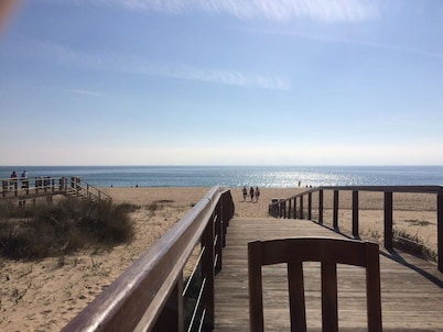 Fantastic apartment with 2 beds, garden and pool. Close to the beach and town