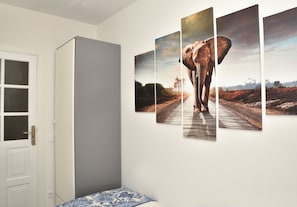 3 bedrooms, desk, iron/ironing board, travel cot