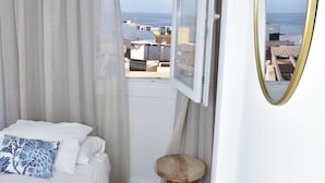 A bedroom with a bed, a small stool, a window with curtains, and a mirror. - BENCOMO SUNSET YOUR FAMILY APARTMENT NEXT TO LORO PARK (Puerto de la Cruz)