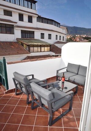 Outdoor dining - BENCOMO SUNSET YOUR FAMILY APARTMENT NEXT TO LORO PARK (Puerto de la Cruz)
