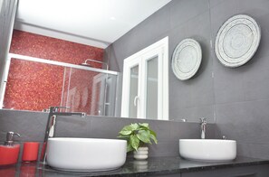 Hair dryer, towels, soap, shampoo - BENCOMO SUNSET YOUR FAMILY APARTMENT NEXT TO LORO PARK (Puerto de la Cruz)