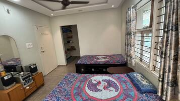 1 bedroom, WiFi, bed sheets