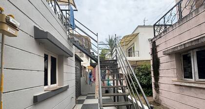 Enchanting 1-bedroom Homestaywith Attached washroom and separate entry