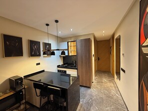 Microwave, oven - PS5 & Cinema Cosy Studio with 200MB Internet – 10min Downtown (Marrakesh)