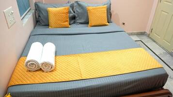 Premium Apartment, 2 Bedrooms | Desk, free WiFi