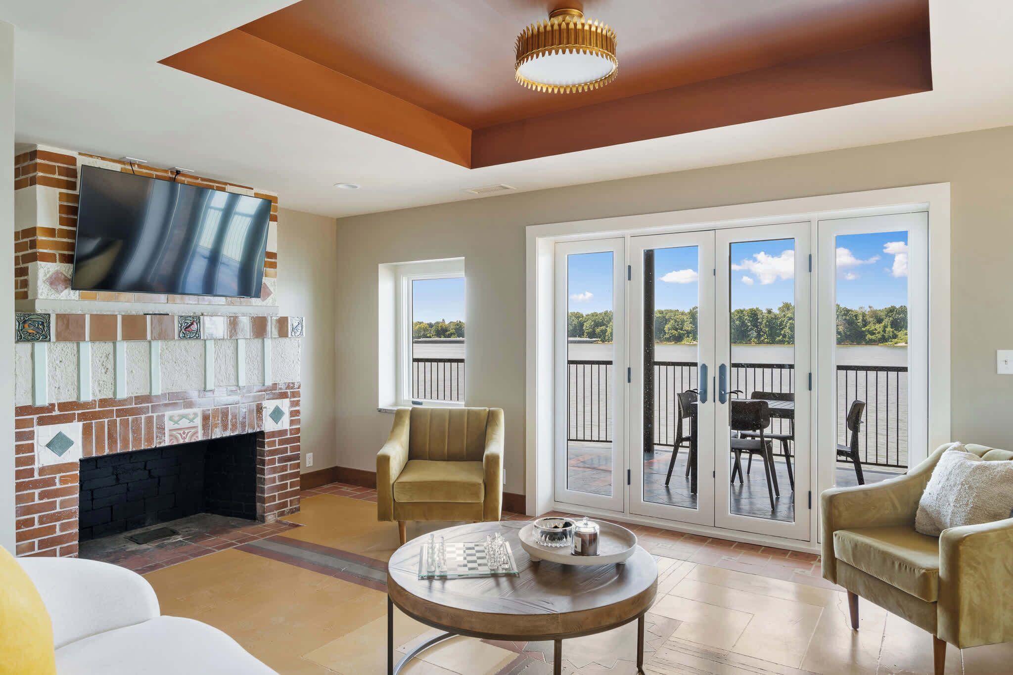 Fernseher, Stereoanlage, Arbeitsbereiche