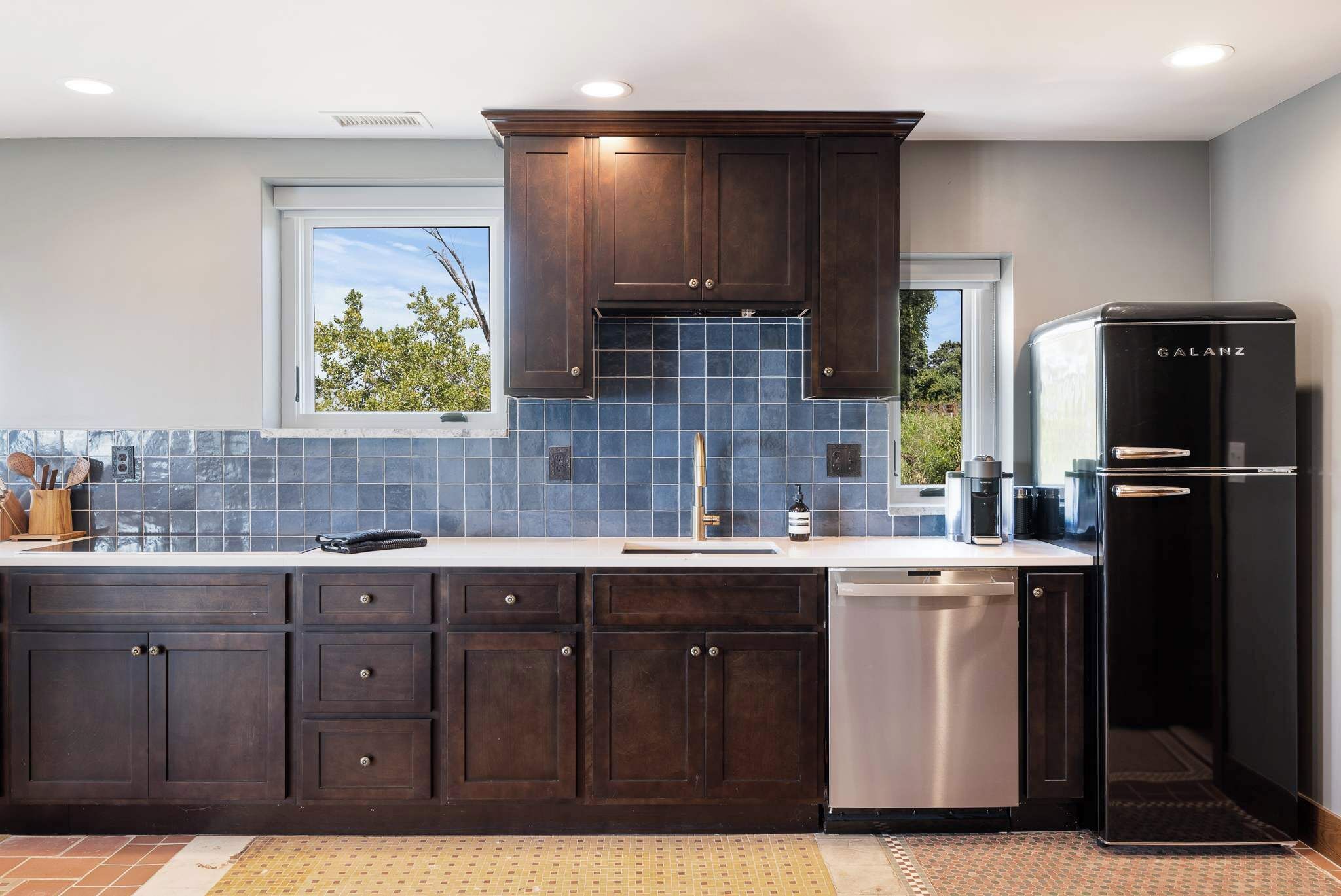 Kylskåp, mikrovågsugn, ugn och spishäll