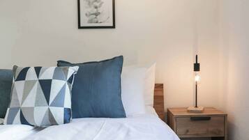 1 slaapkamer, een strijkplank/strijkijzer, wifi, beddengoed