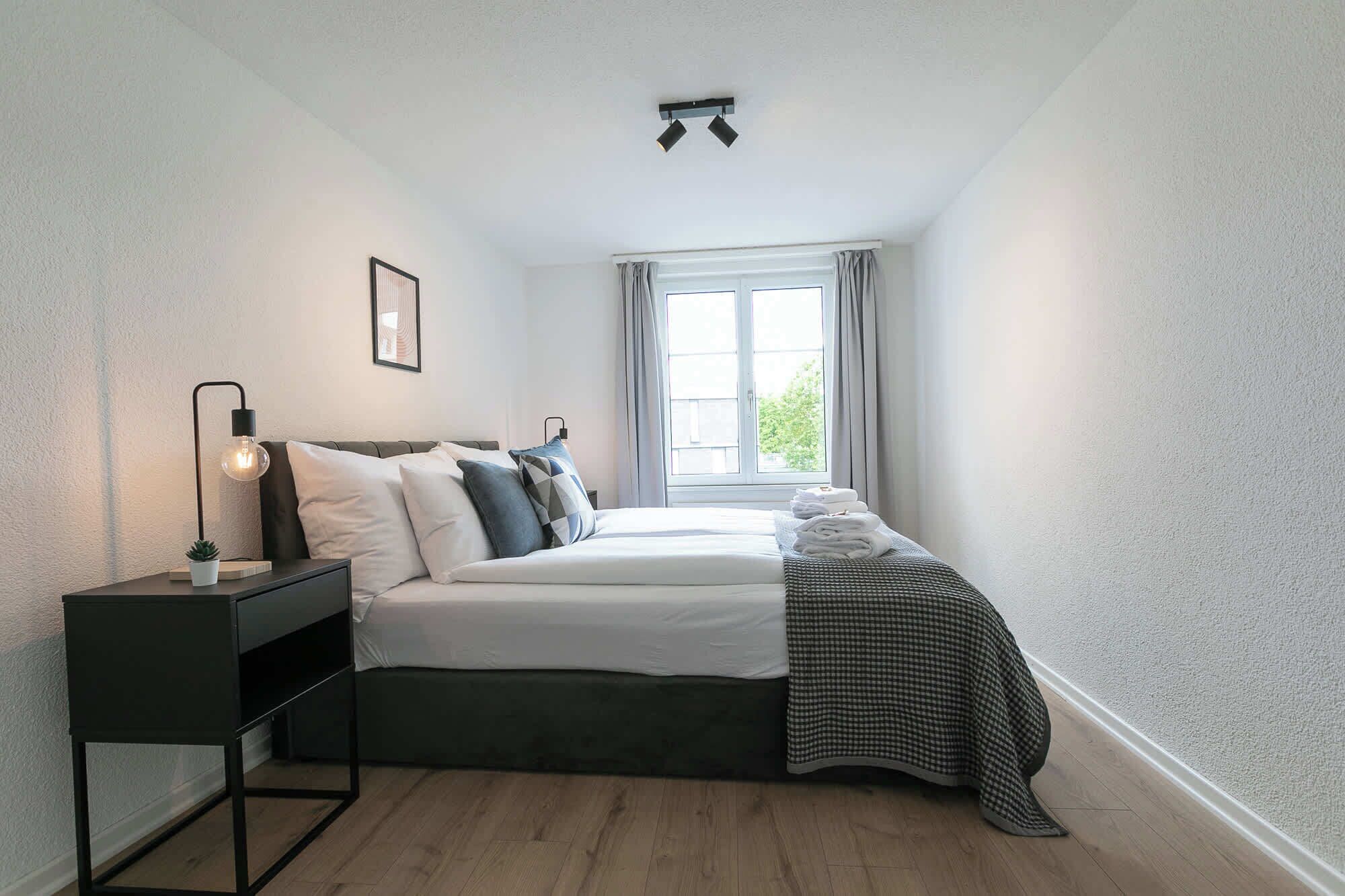 1 slaapkamer, een strijkplank/strijkijzer, wifi, beddengoed