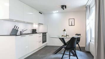 Kühlschrank, Ofen, Herdplatte, Geschirrspüler