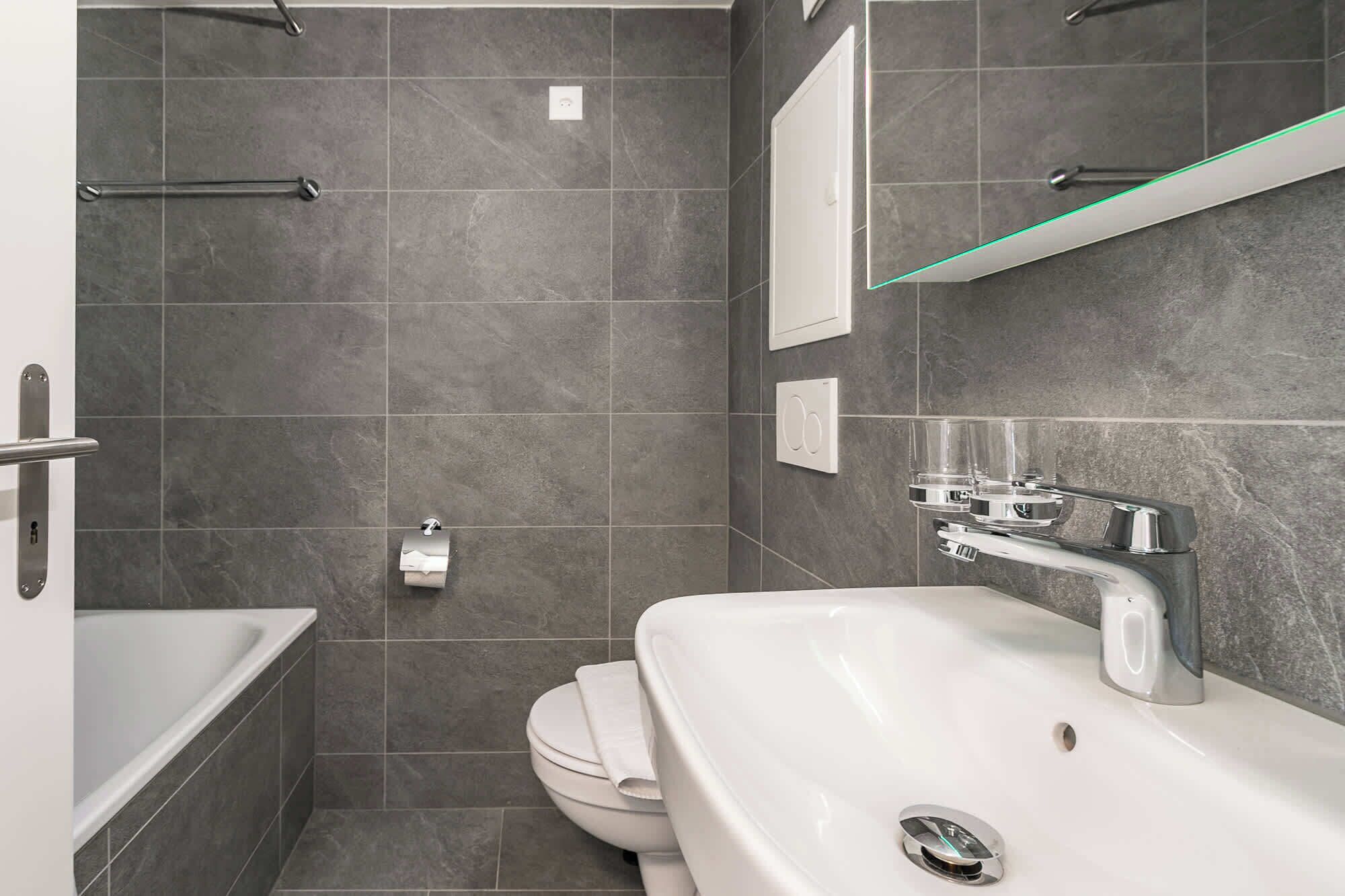 淋浴设施、吹风机、毛巾