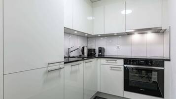 Kühlschrank, Ofen, Herdplatte, Geschirrspüler