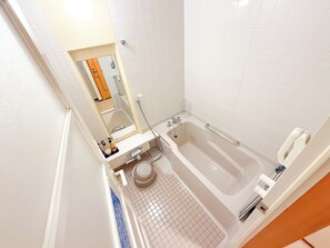 Twin Room | Bathroom | Free toiletries, hair dryer, bathrobes, slippers