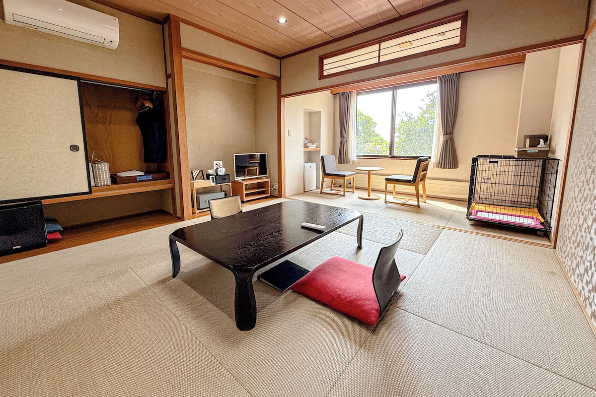 4 人部屋 | セーフティボックス (室内)、WiFi (無料)