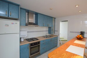 Fridge, microwave, oven, coffee/tea maker