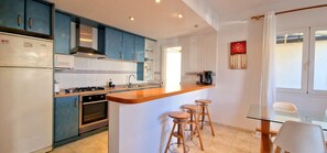 Fridge, microwave, oven, coffee/tea maker