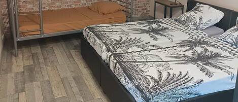 2 bedrooms, internet, bed sheets, wheelchair access