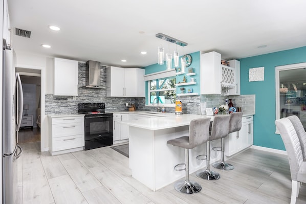 Fridge, microwave, oven, stovetop
