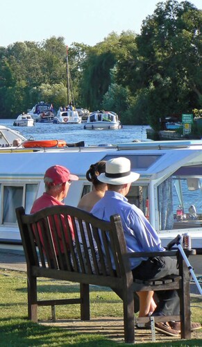 River breeze ground floor easy access with river view. Dog friendly. Sleeps 4 