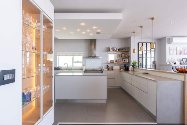 Apartment | 5 bedrooms - Ocean Views 5 Bedroom Apartments (Cape Town)