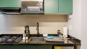 A kitchen with a microwave, stove, sink, and various utensils. - w Cozy 1BR in Polanco (Mexico City)