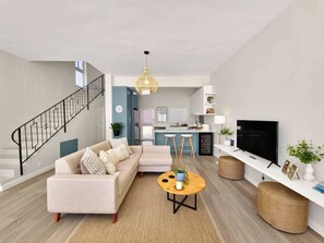 Apartment | 3 bedrooms - Lovely 3 Bedroom Apartments (Cape Town)