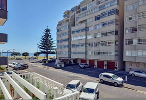 Apartment - Lovely 3 Bedroom Apartments (Cape Town)