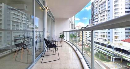 w Modern 2BR In La Cresta