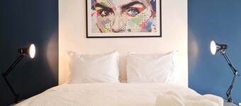 w Modern 2BR In La Cresta