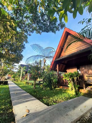 Property grounds - Tetebatu Valley Bungalows (Nusa Tenggara Bar.)