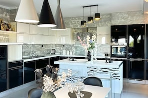 บ้านพัก | 4 ห้องนอน, อินเทอร์เน็ตความเร็วสูง