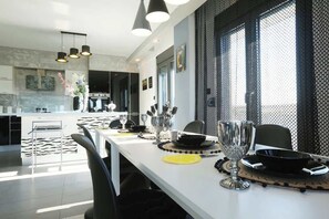 House | 4 bedrooms, Internet - Villa Erytha - Serene Retreat With Views Garden (Thermi)