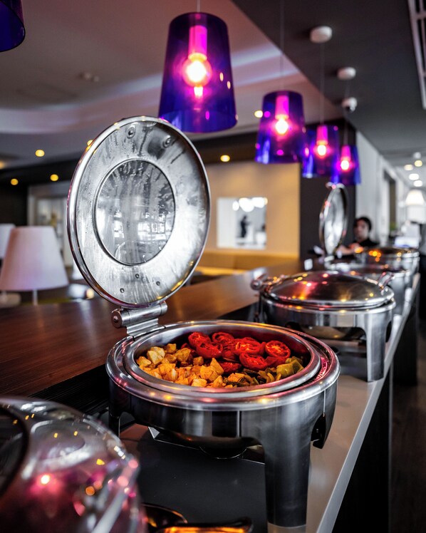 Free daily buffet breakfast