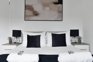4 habitaciones, escritorio, tabla de planchar con plancha y wifi gratis 