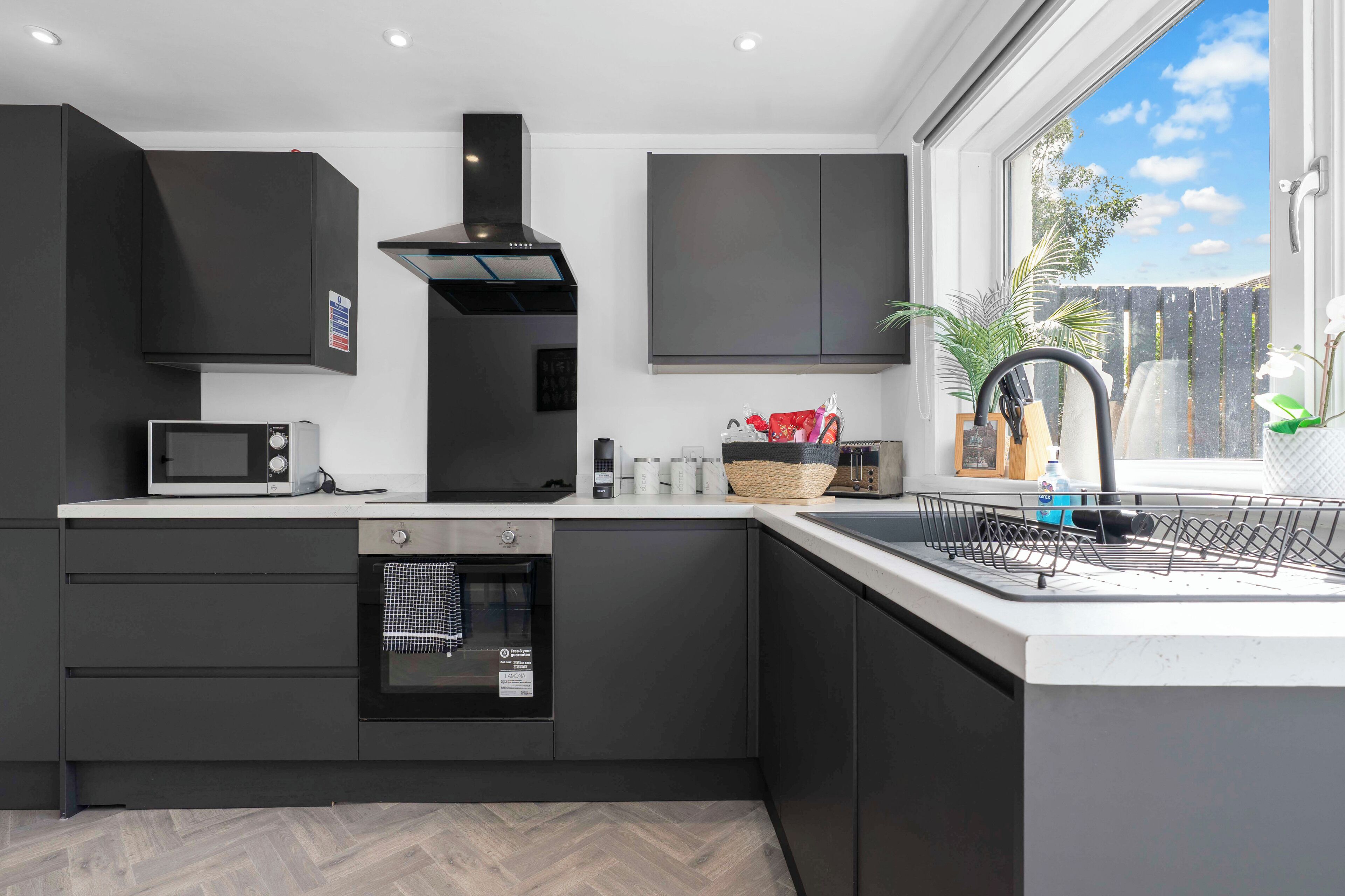 Frigorífic, microones, forn i placa de cuina 