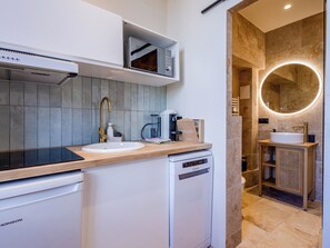 Fridge, microwave, oven, dishwasher