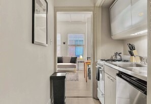 Micro-ondes, four, plaque de cuisson, cafetière/bouilloire