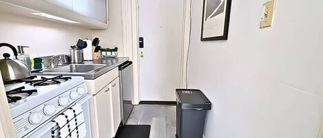 Microwave, oven, stovetop, coffee/tea maker