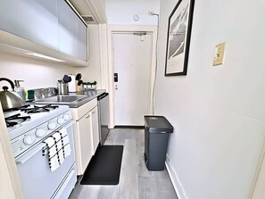 Microwave, oven, stovetop, coffee/tea maker