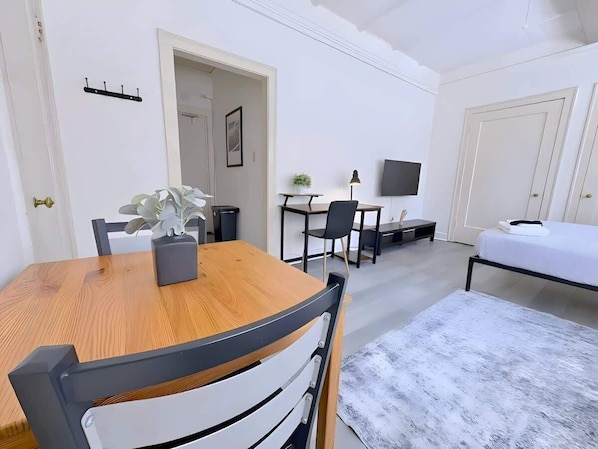 Iron/ironing board, travel cot, WiFi, bed sheets