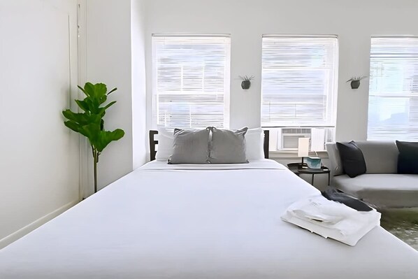 Desk, iron/ironing board, travel cot, WiFi
