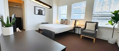 Fer et planche Ă  repasser, lit parapluie, Wi-Fi, draps fournis