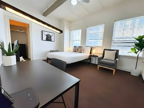 Chic Studio near Downtown Chicago | Gold Coast