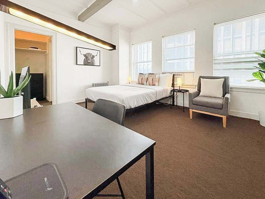 Iron/ironing board, travel crib, WiFi, bed sheets