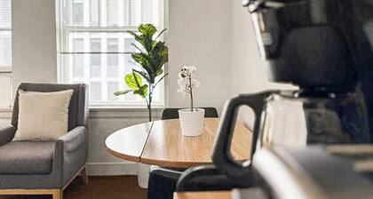 Trendy Gold Coast Studio Close to Downtown