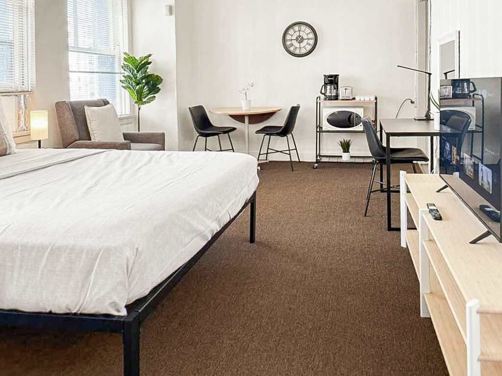 Iron/ironing board, travel crib, WiFi, bed sheets