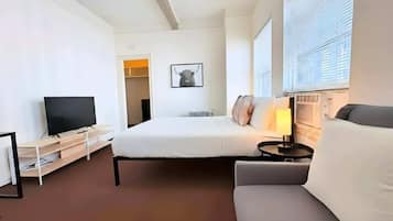 Iron/ironing board, travel crib, WiFi, bed sheets